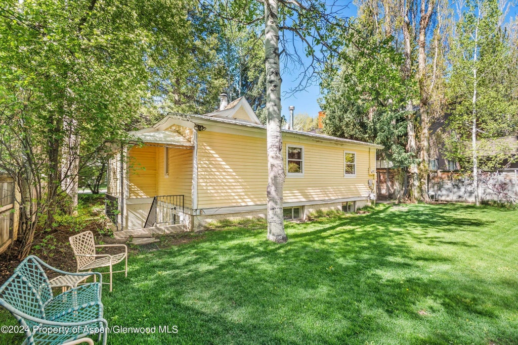 17 of 38 - 406 W Smuggler Street, Aspen, CO