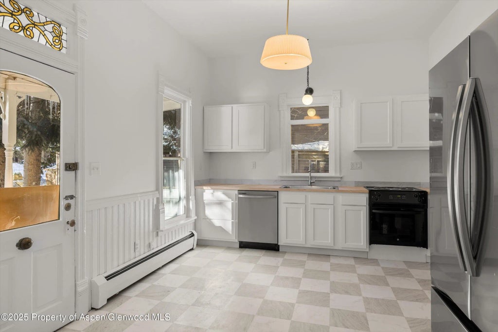 20 of 38 - 406 W Smuggler Street, Aspen, CO