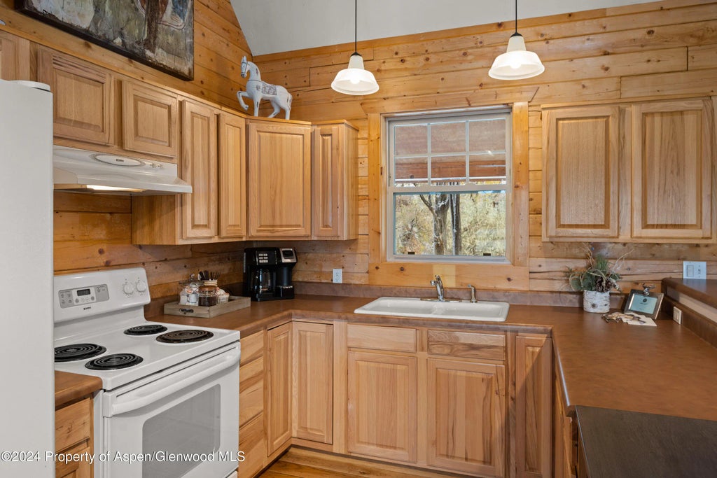 19 of 40 - 31053 Highway 6, Silt, CO