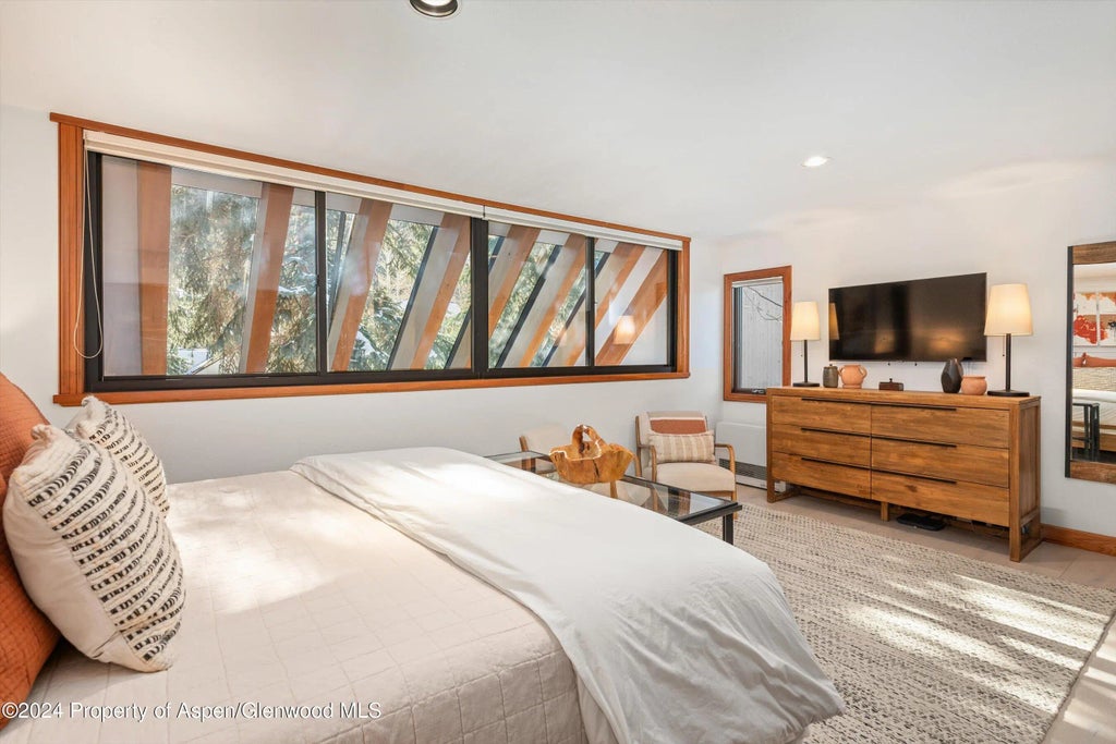 17 of 30 - 326 W Hopkins Avenue, Aspen, CO