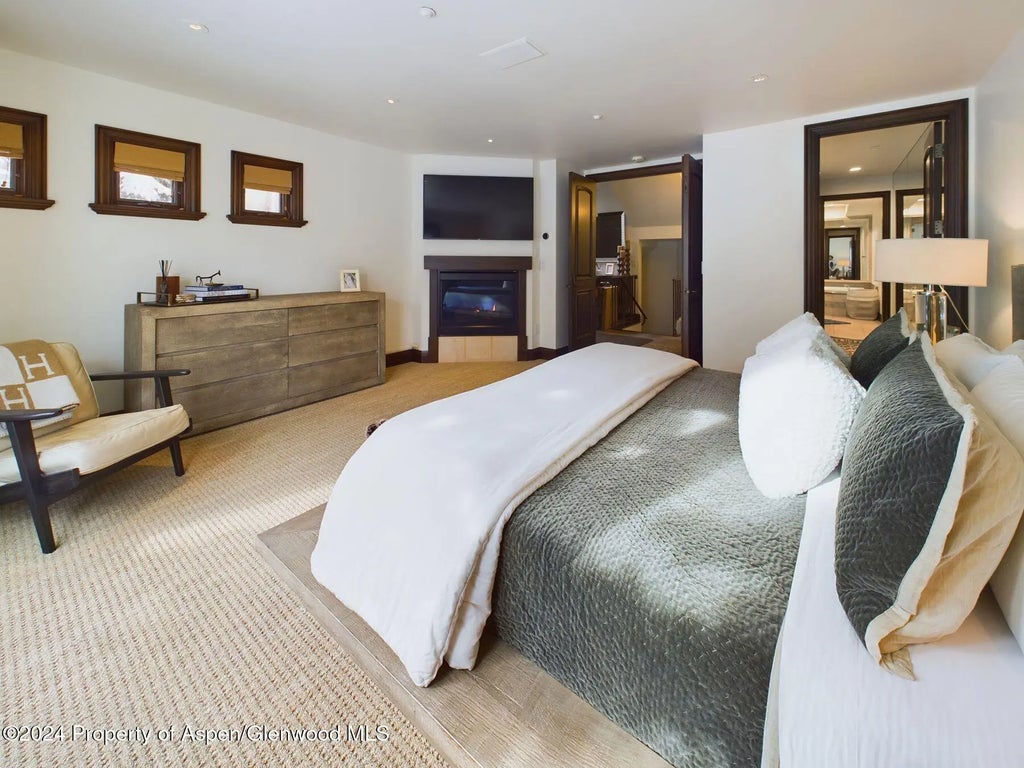 19 of 42 - 910 E Cooper Avenue, Aspen, CO