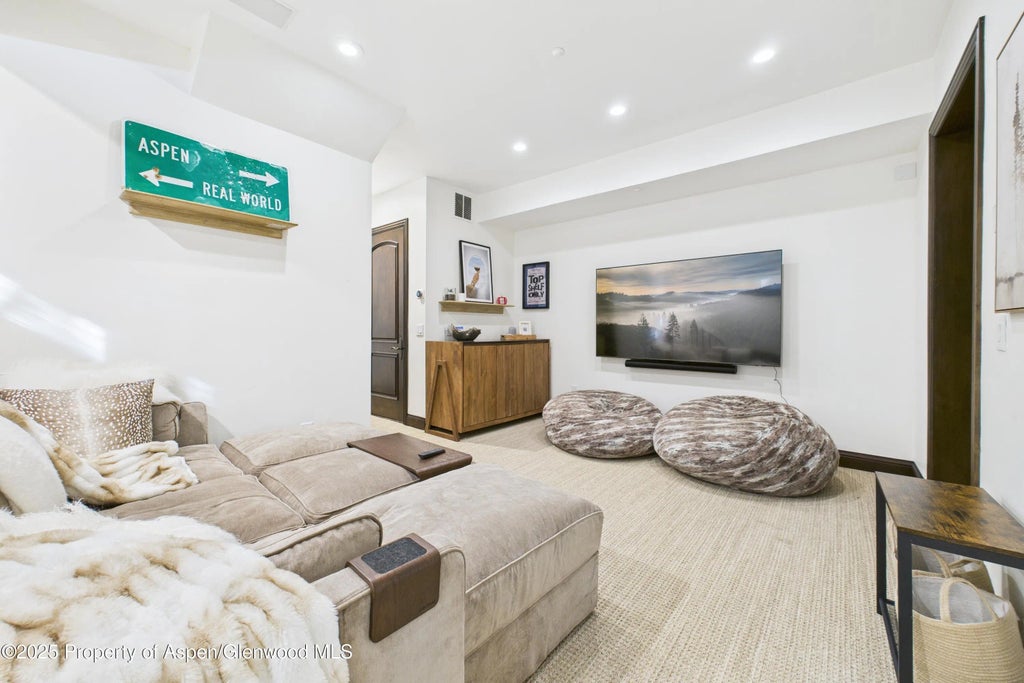 23 of 42 - 910 E Cooper Avenue, Aspen, CO