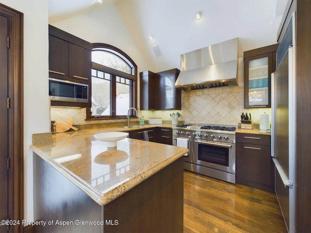 9 of 42 - 910 E Cooper Avenue, Aspen, CO