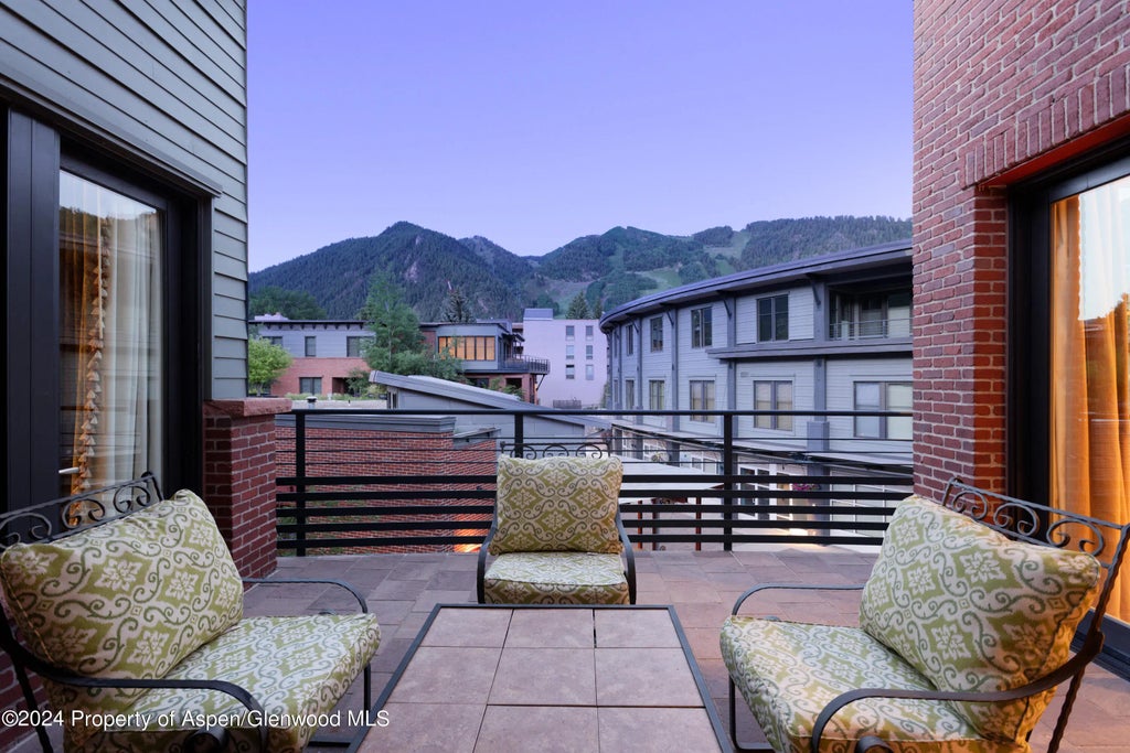 4 of 29 - 501 Rio Grande Place Unit 204, Aspen, CO