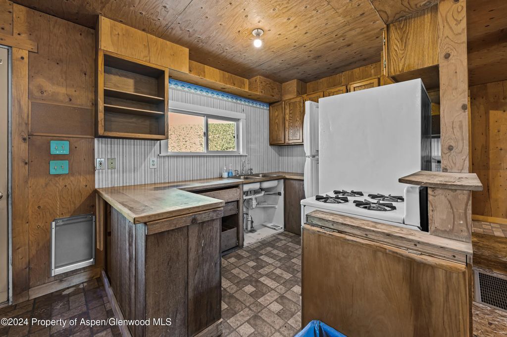 23 of 48 - 10444 County Road 320, Rifle, CO