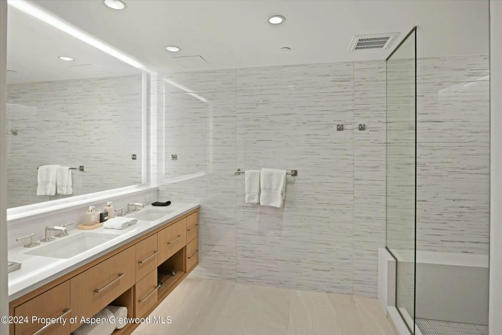 8 of 28 - 130 Wood Road 257/259, Snowmass Village, CO
