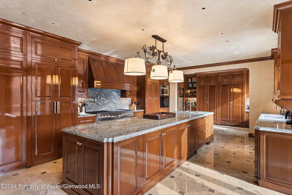 10 of 28 - 64 Pitkin Way, Aspen, CO