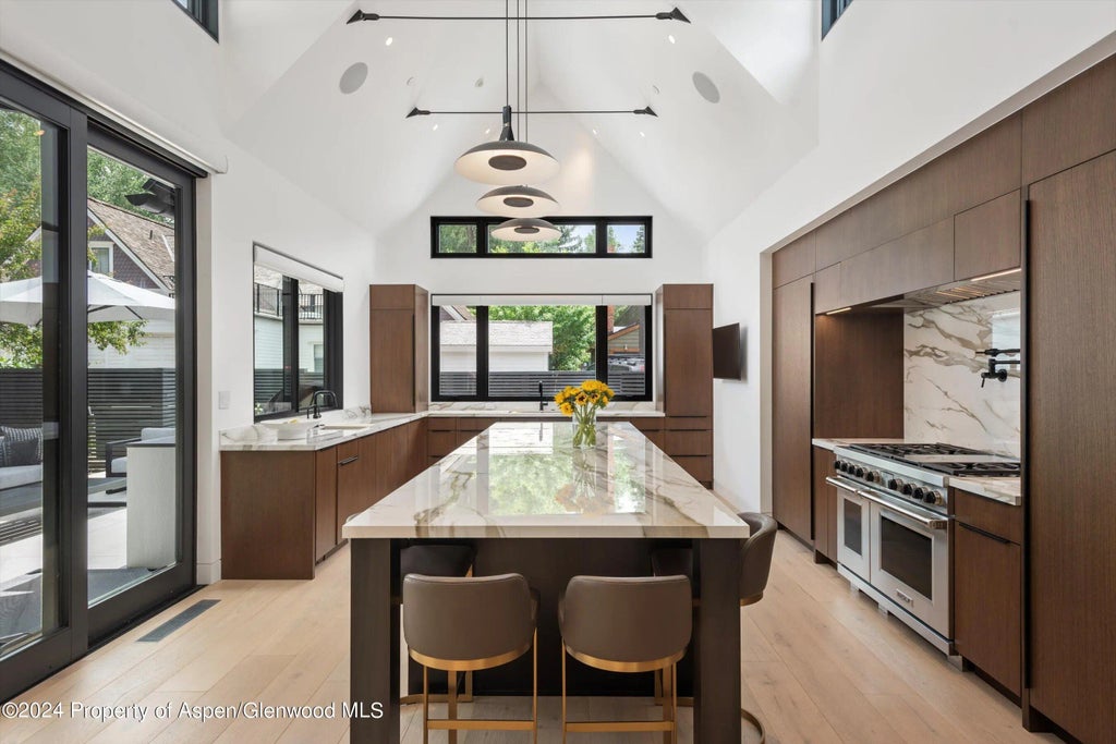 10 of 39 - 725 W Smuggler Street, Aspen, CO