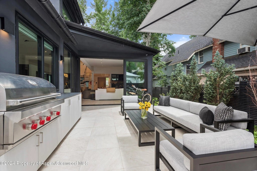11 of 39 - 725 W Smuggler Street, Aspen, CO
