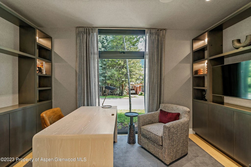 15 of 39 - 725 W Smuggler Street, Aspen, CO