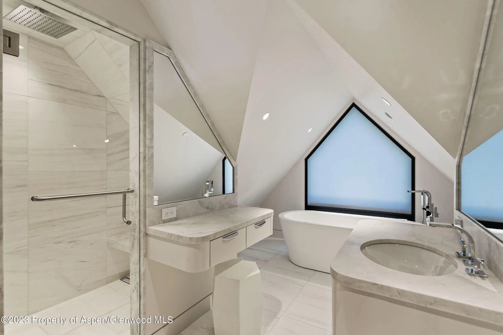 19 of 39 - 725 W Smuggler Street, Aspen, CO