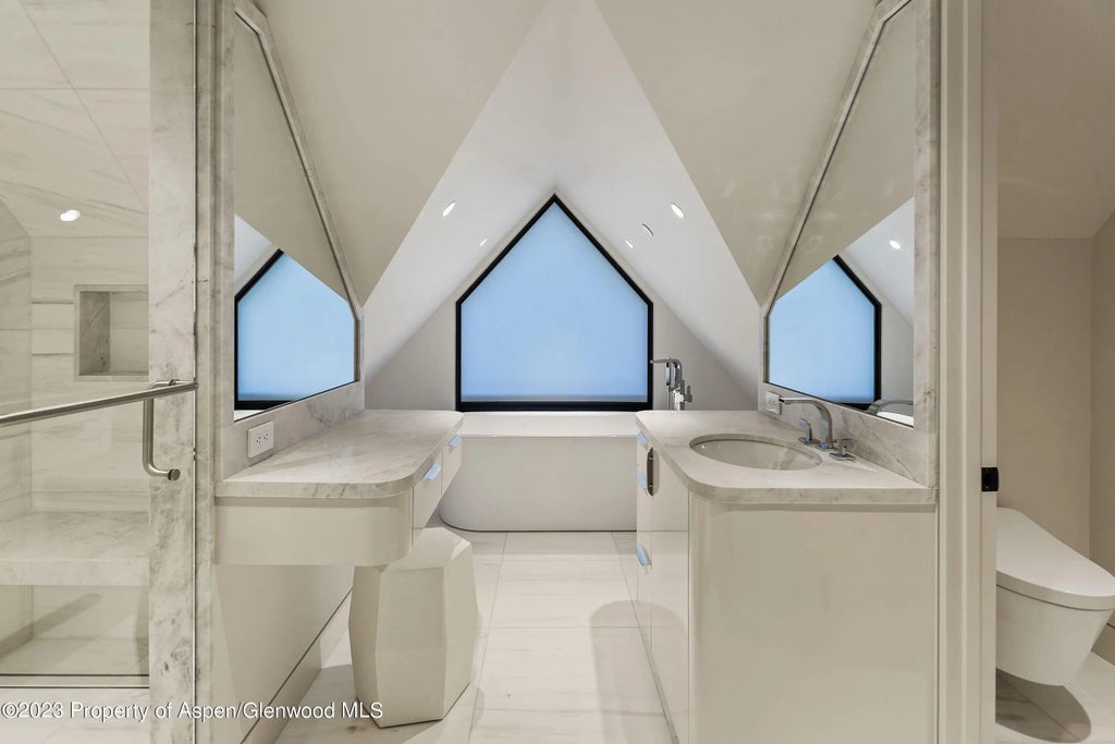 20 of 39 - 725 W Smuggler Street, Aspen, CO