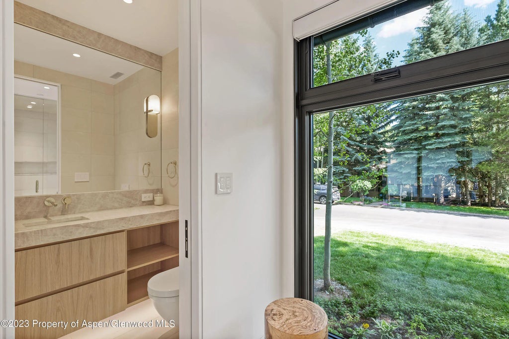 24 of 39 - 725 W Smuggler Street, Aspen, CO
