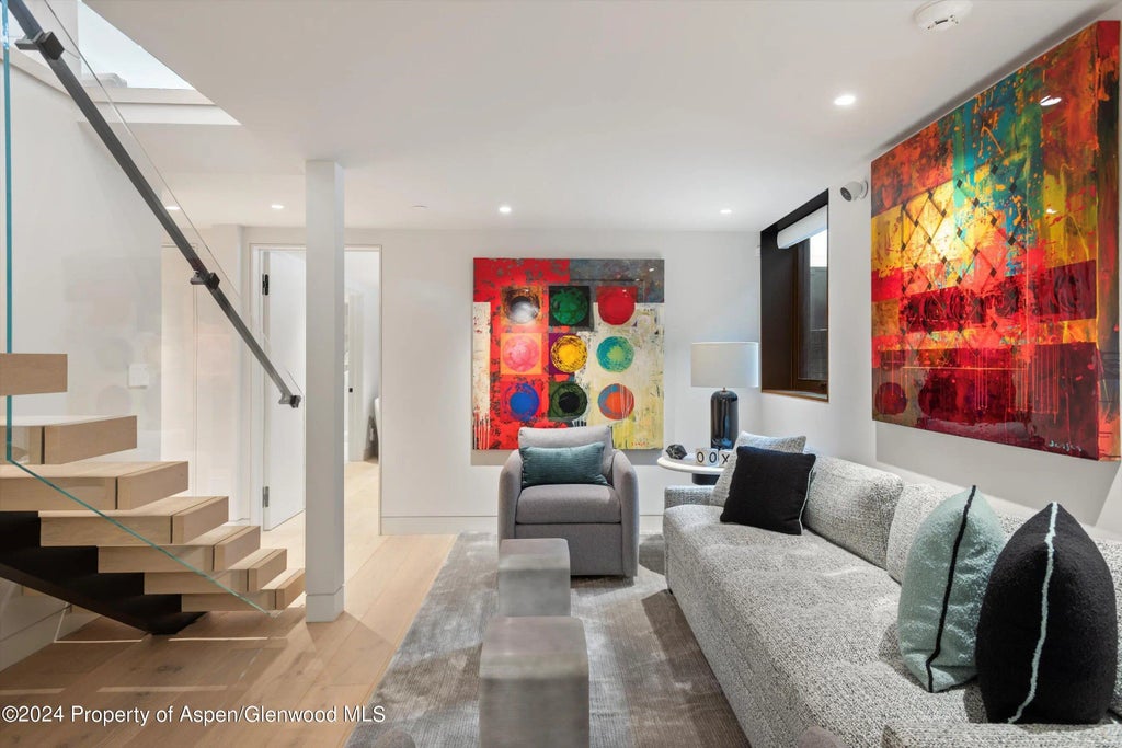 27 of 39 - 725 W Smuggler Street, Aspen, CO