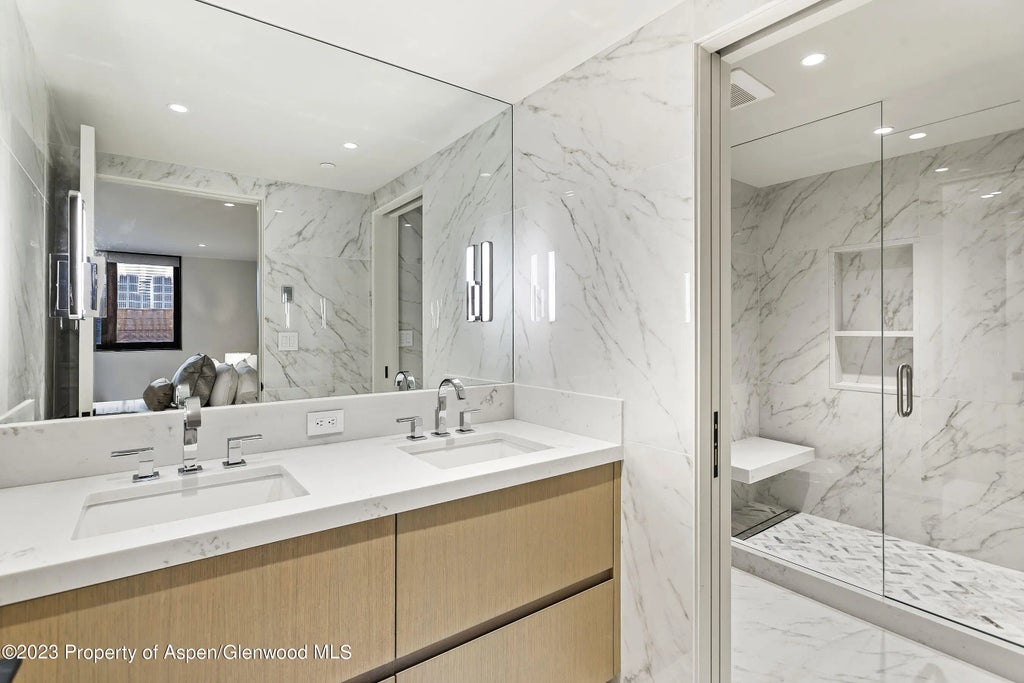 29 of 39 - 725 W Smuggler Street, Aspen, CO