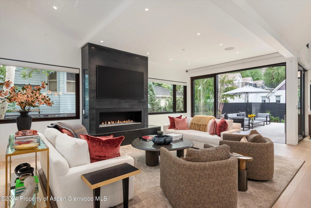 3 of 39 - 725 W Smuggler Street, Aspen, CO