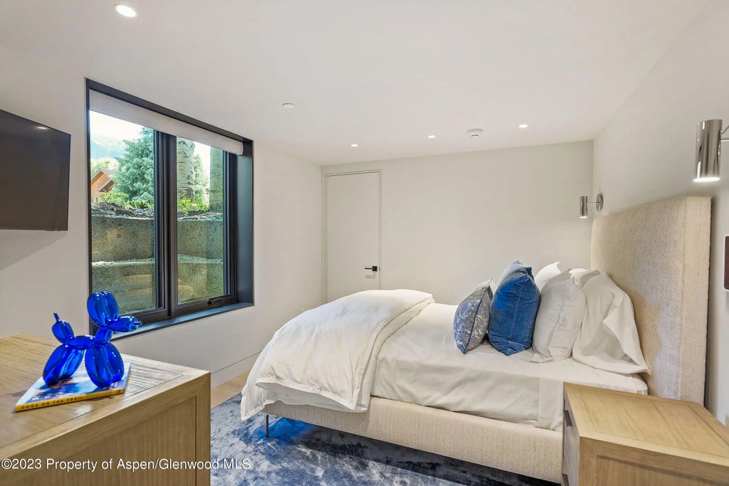 30 of 39 - 725 W Smuggler Street, Aspen, CO