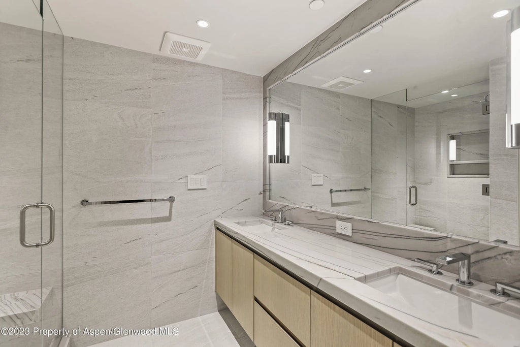 33 of 39 - 725 W Smuggler Street, Aspen, CO