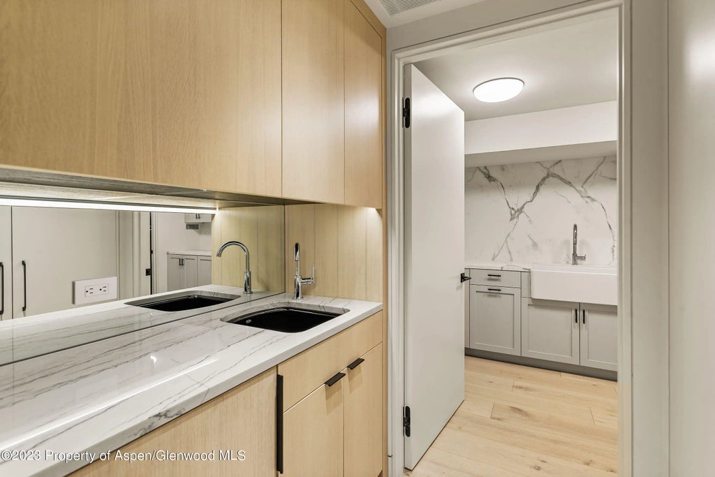 34 of 39 - 725 W Smuggler Street, Aspen, CO
