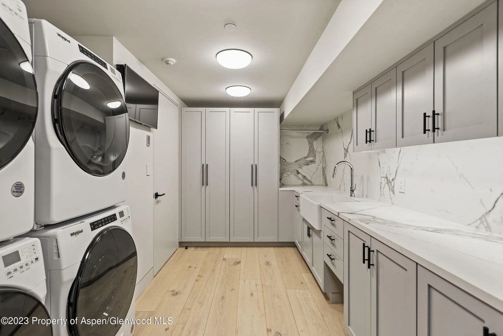 35 of 39 - 725 W Smuggler Street, Aspen, CO