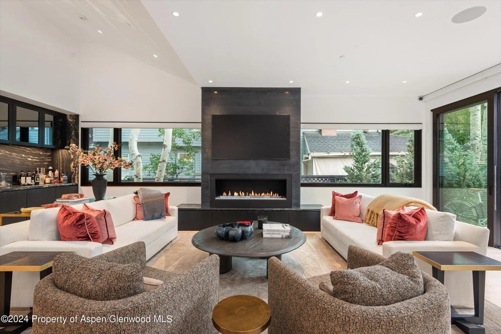 4 of 39 - 725 W Smuggler Street, Aspen, CO