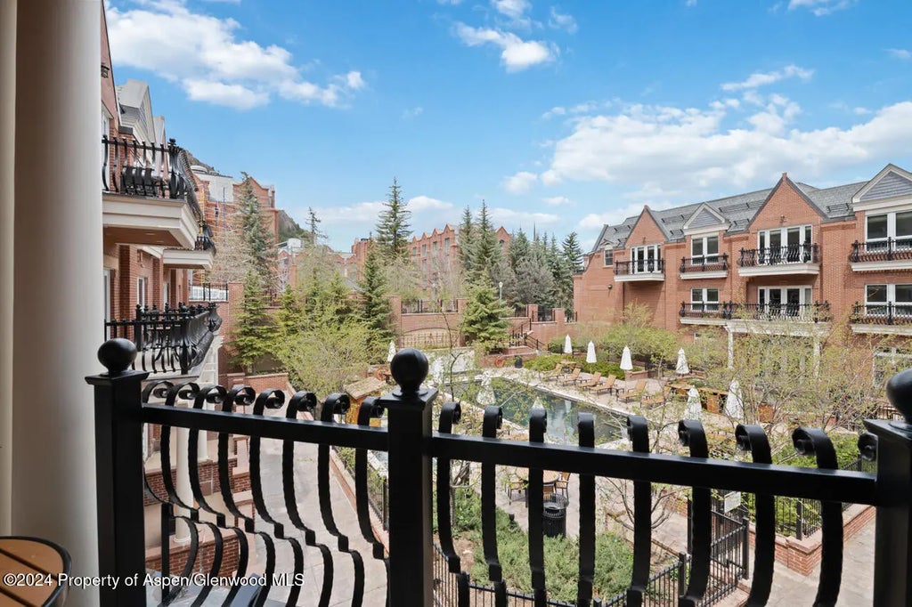 10 of 33 - 415 E Dean St, Unit 24, Week 5, Aspen, CO