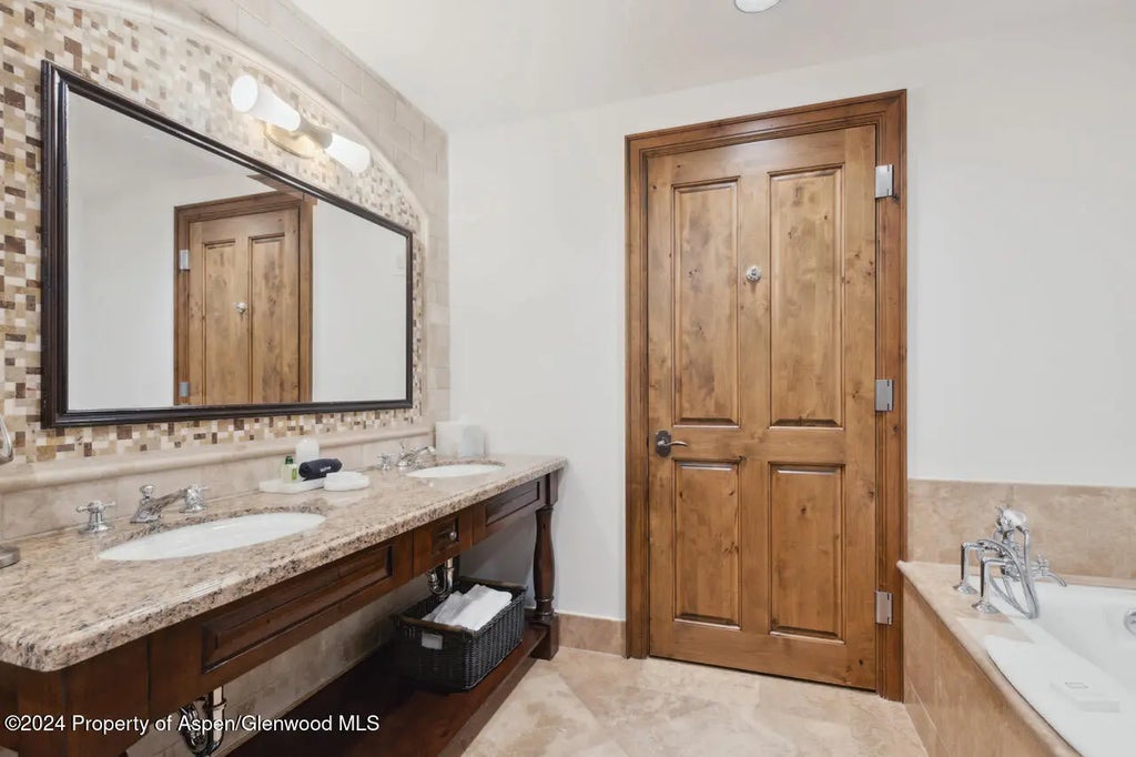 16 of 33 - 415 E Dean St, Unit 24, Week 5, Aspen, CO