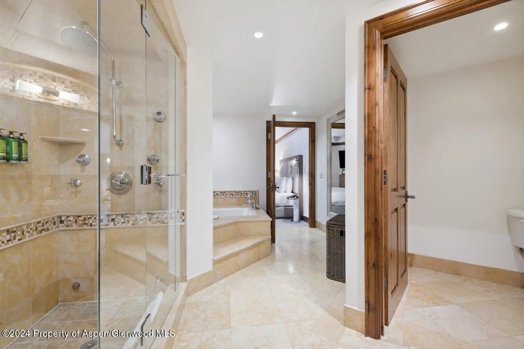 20 of 33 - 415 E Dean St, Unit 24, Week 5, Aspen, CO
