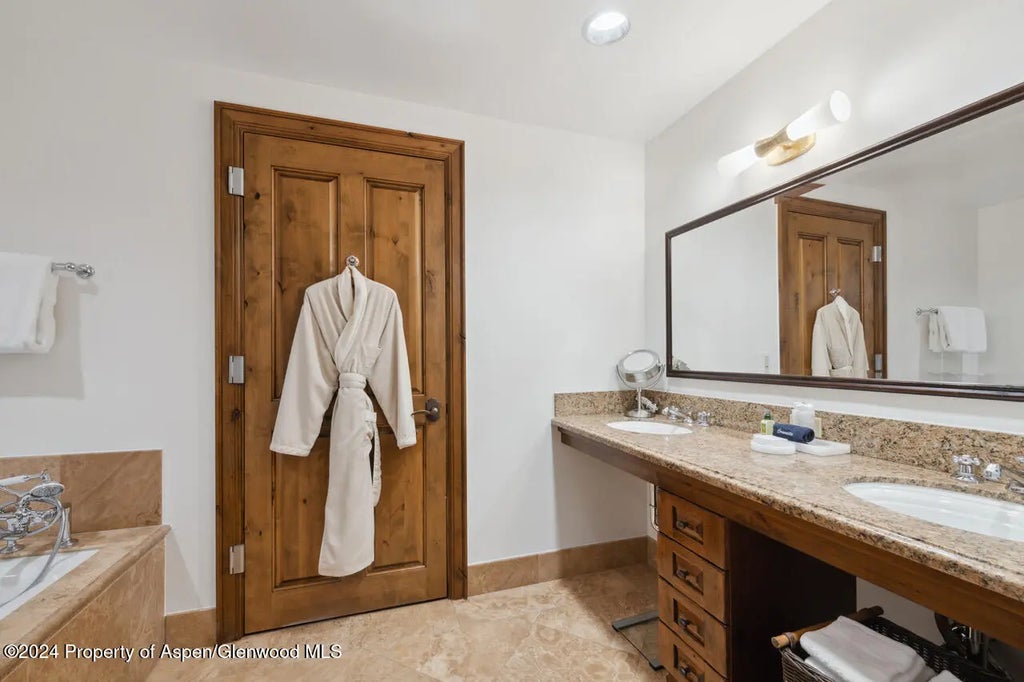 25 of 33 - 415 E Dean St, Unit 24, Week 5, Aspen, CO