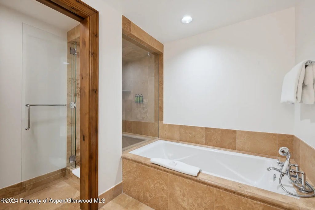 26 of 33 - 415 E Dean St, Unit 24, Week 5, Aspen, CO