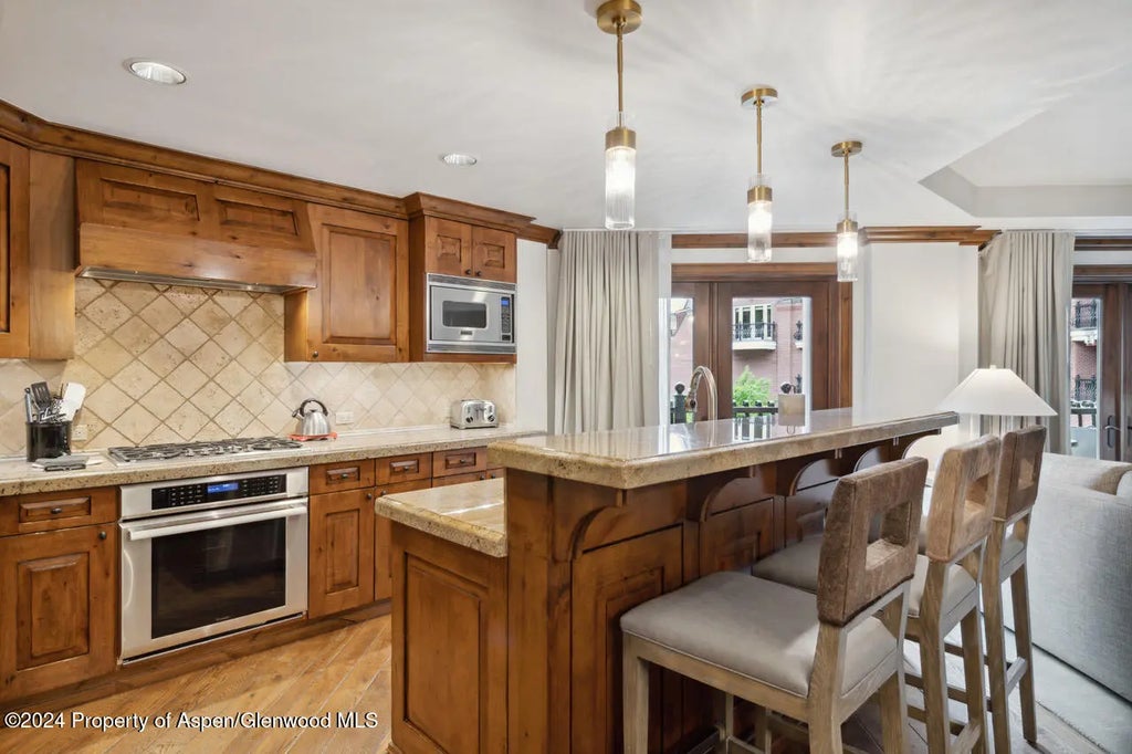 6 of 33 - 415 E Dean St, Unit 24, Week 5, Aspen, CO