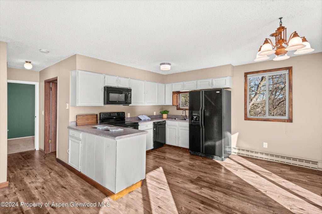 10 of 34 - 212 Cherokee Lane, Carbondale, CO