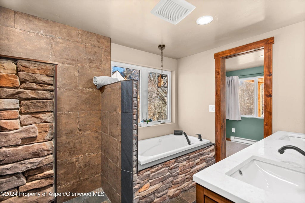 4 of 34 - 212 Cherokee Lane, Carbondale, CO