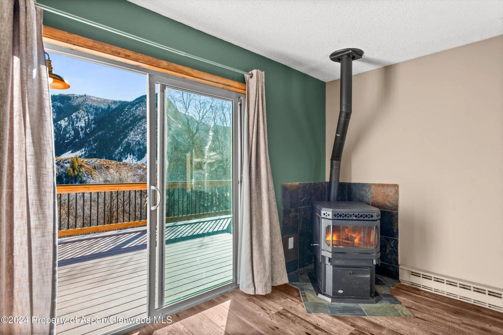 7 of 34 - 212 Cherokee Lane, Carbondale, CO