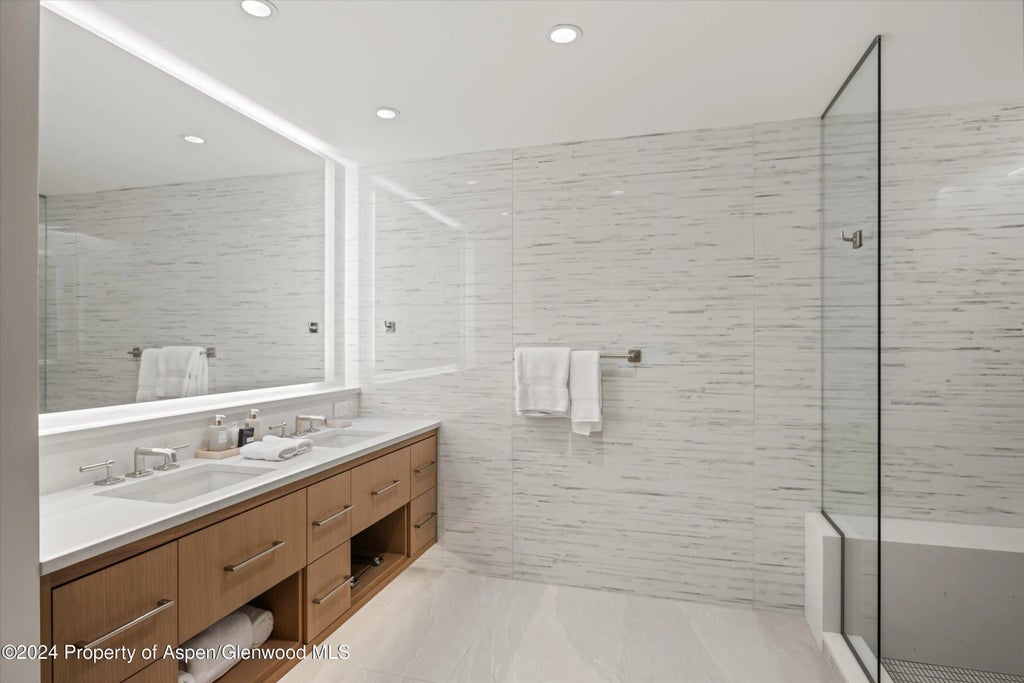 9 of 17 - 130 Wood Road 261+263, Snowmass Village, CO