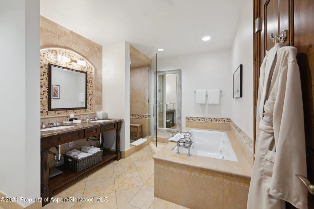 14 of 31 - 415 E Dean St Unit 3 Week 11, Aspen, CO