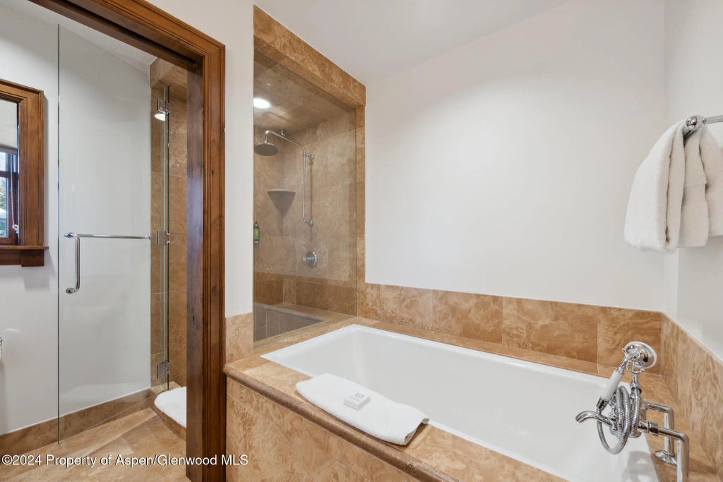 18 of 31 - 415 E Dean St Unit 3 Week 11, Aspen, CO