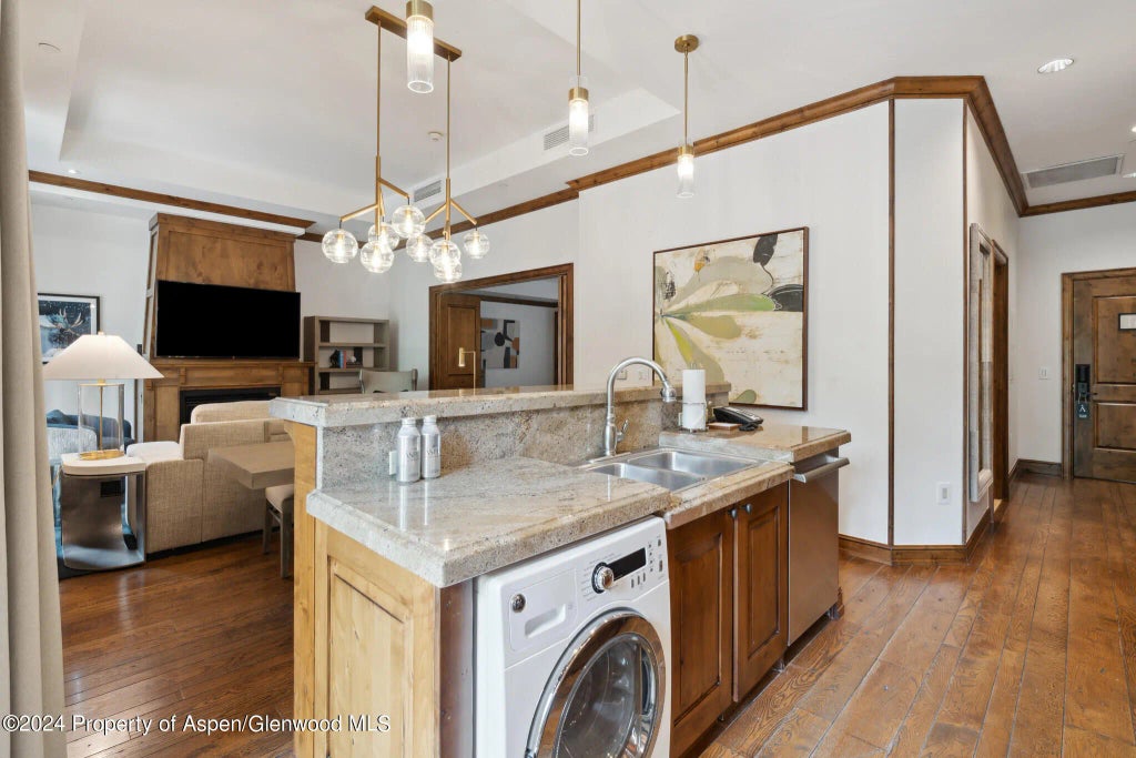 6 of 21 - 415 E Dean St, #7, Week 6, Aspen, CO