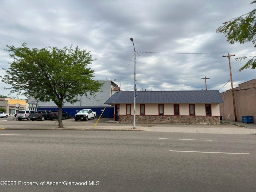1 of 33 - 11 E Victory Way, Craig, CO