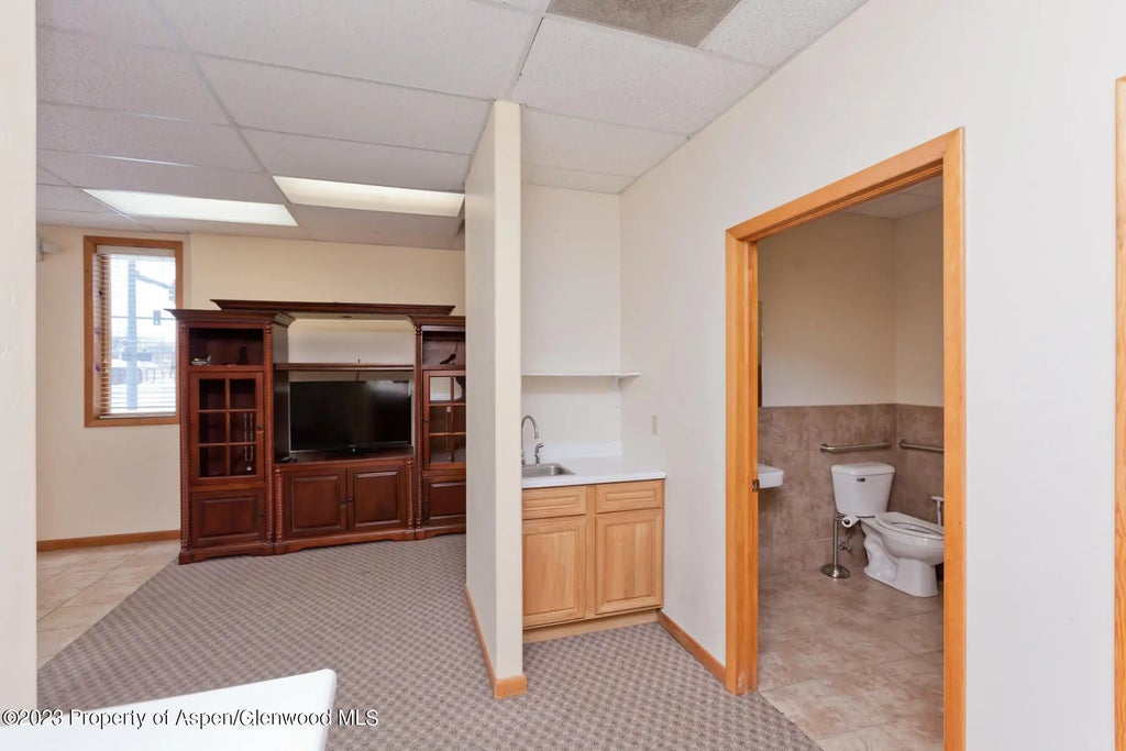 12 of 33 - 11 E Victory Way, Craig, CO