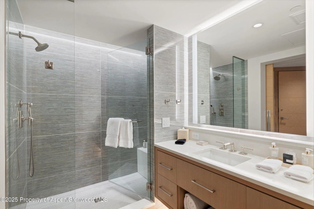 11 of 35 - 130 Wood Road 253+255, Snowmass Village, CO