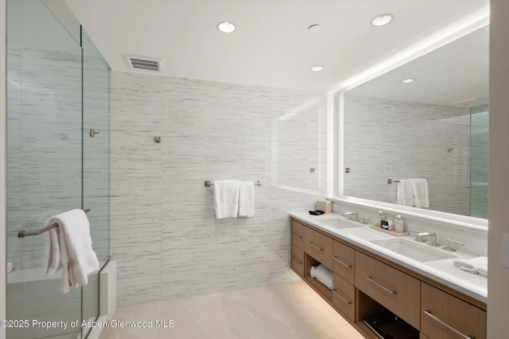 9 of 35 - 130 Wood Road 253+255, Snowmass Village, CO