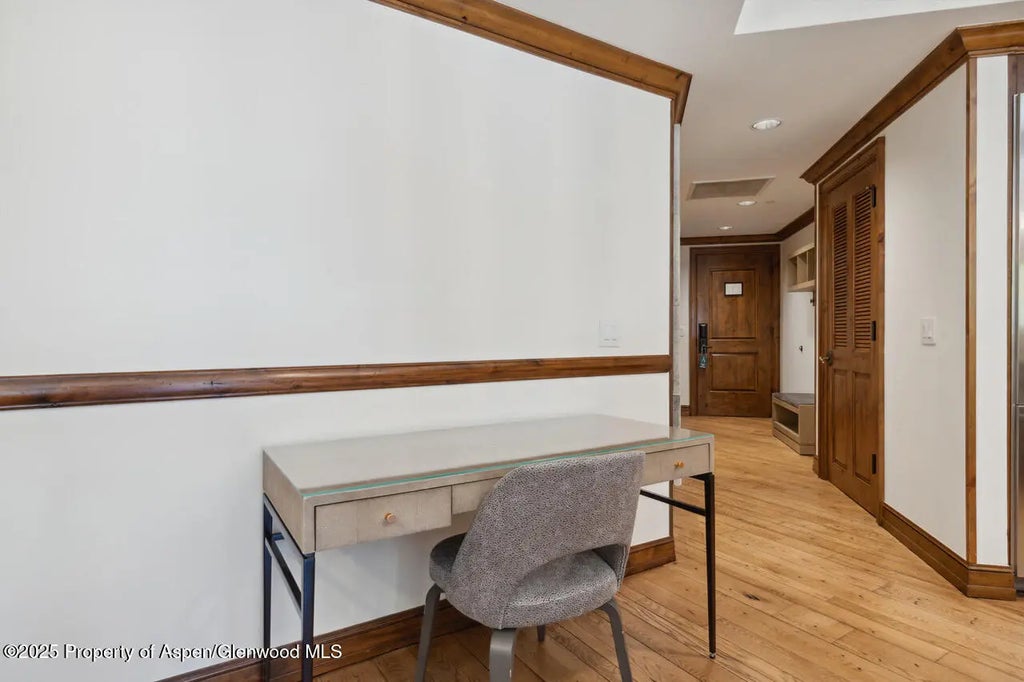 11 of 37 - 415 E Dean Street #33, Week 32, Aspen, CO