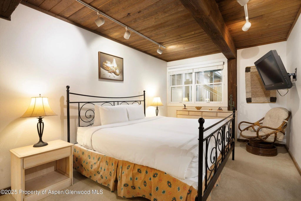 7 of 14 - 855 Carriage Way Summit 202, Snowmass Village, CO