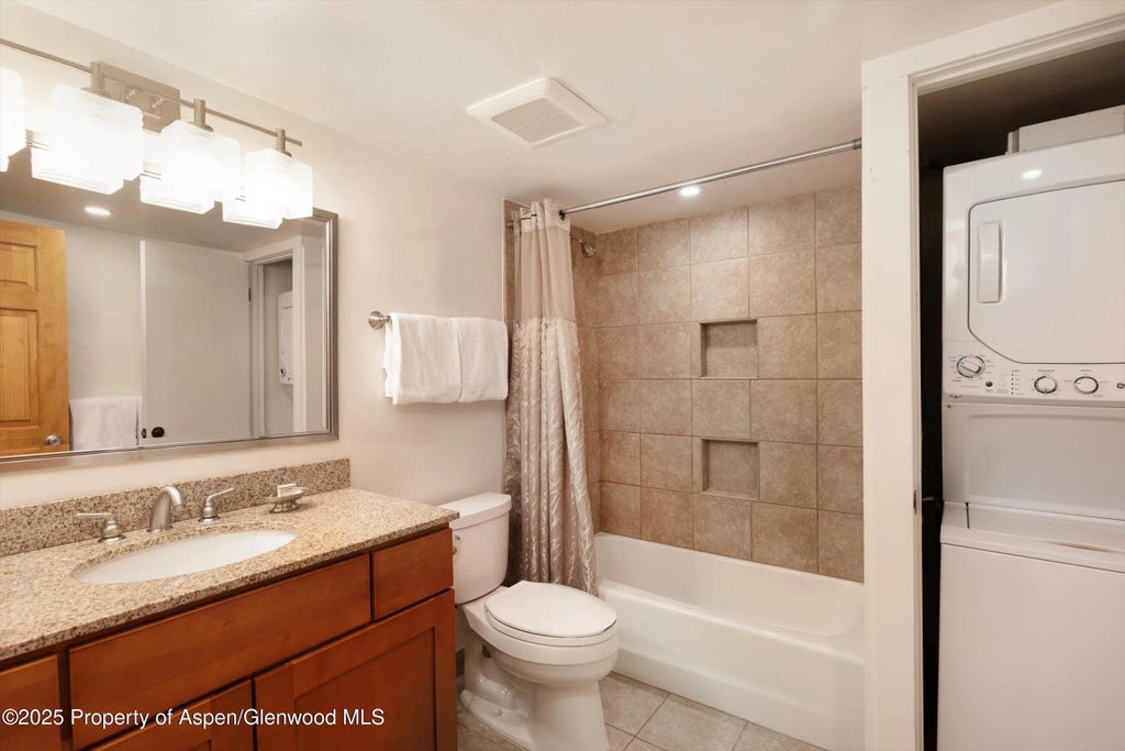 8 of 14 - 855 Carriage Way Summit 202, Snowmass Village, CO