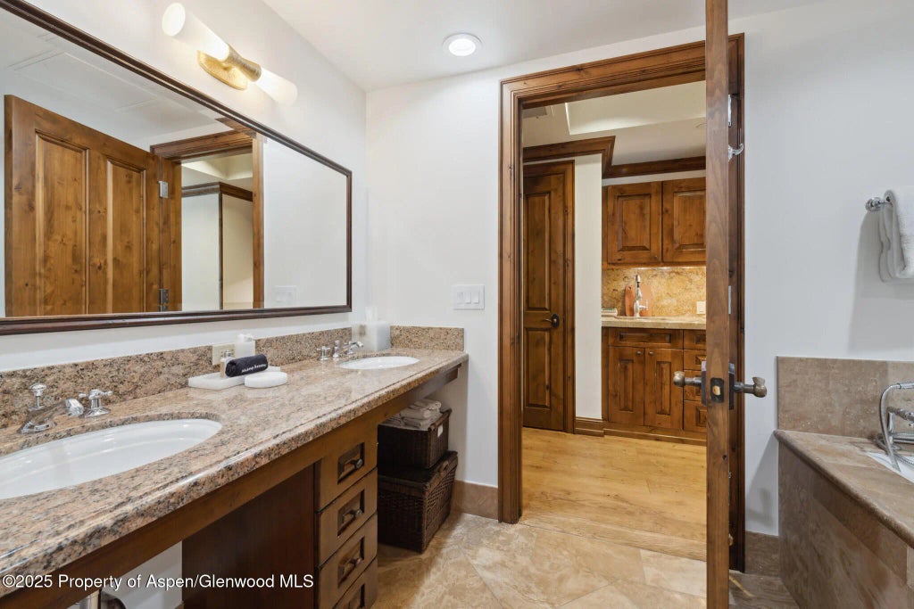 27 of 36 - 415 E Dean St, Unit 47, Weeks 51/52, Aspen, CO