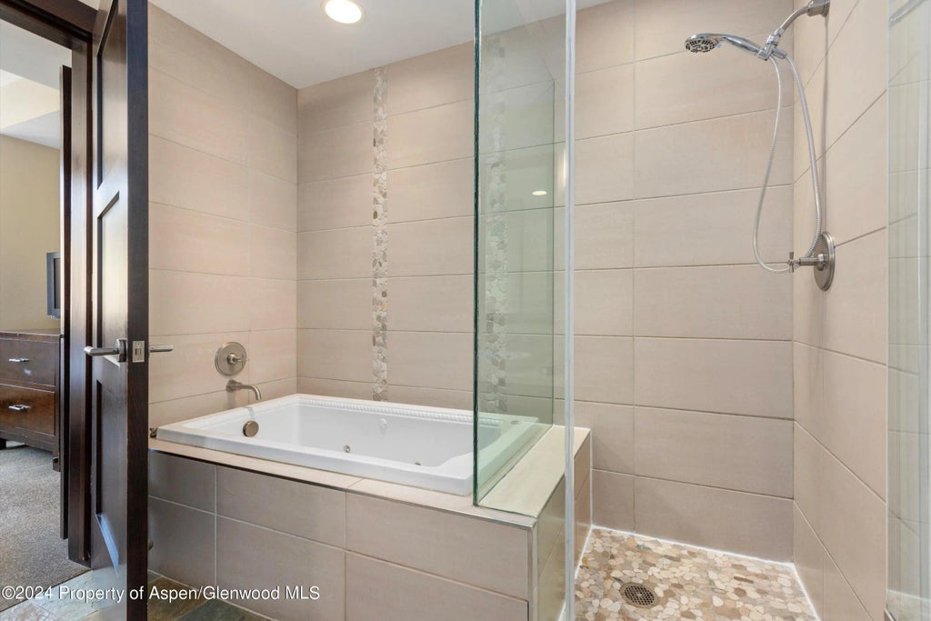 9 of 16 - 120 Carriage Way 2201, Snowmass Village, CO