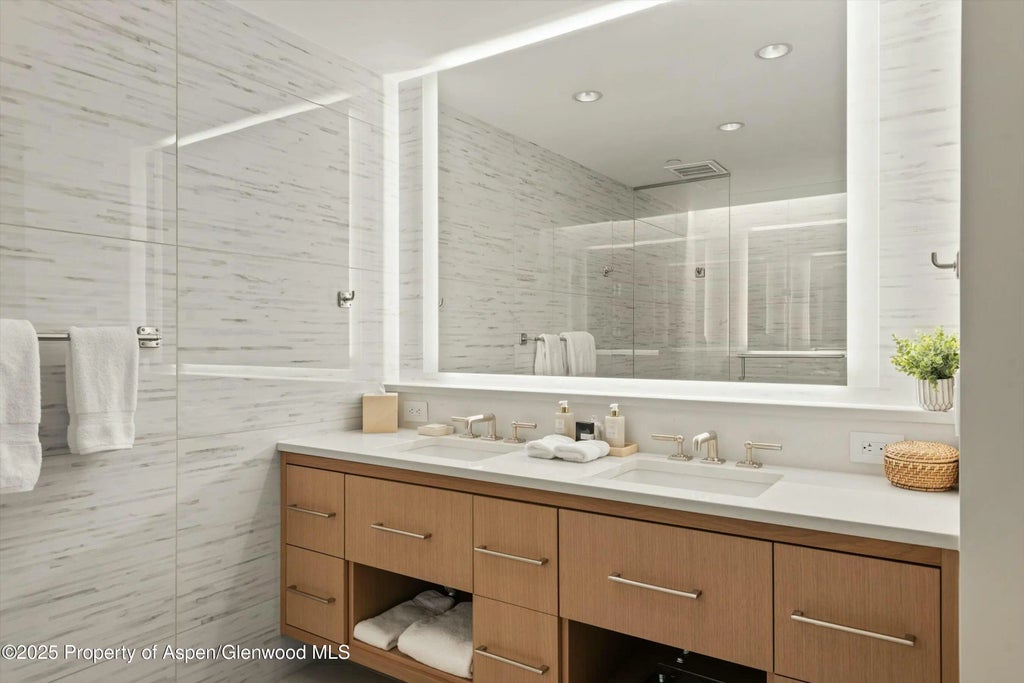 15 of 24 - 130 Wood Road 560-562, Snowmass Village, CO