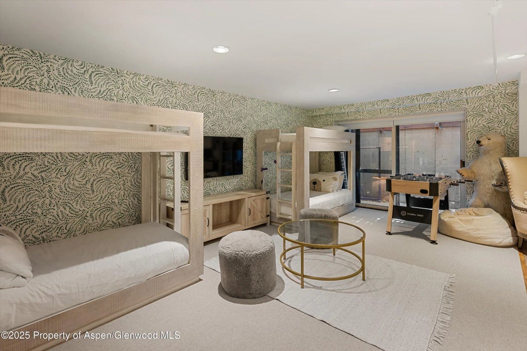 19 of 32 - 901 W Francis Street, Aspen, CO