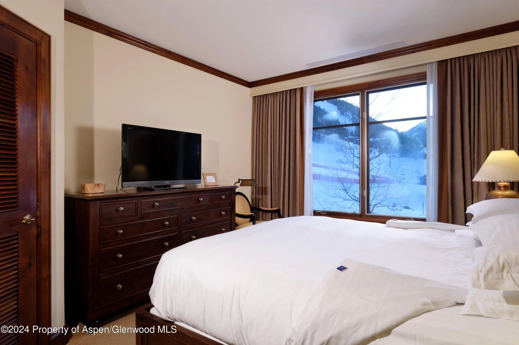 7 of 19 - 197 Prospector Road 2307-3, Aspen, CO